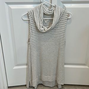 Lou & Grey grey and white sleeveless knit top Size M